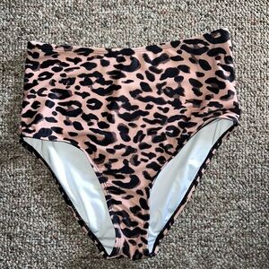 Leopard high waisted cheetah bikini bottoms med​